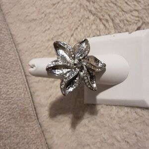 Elegant Silver Floral Ring
